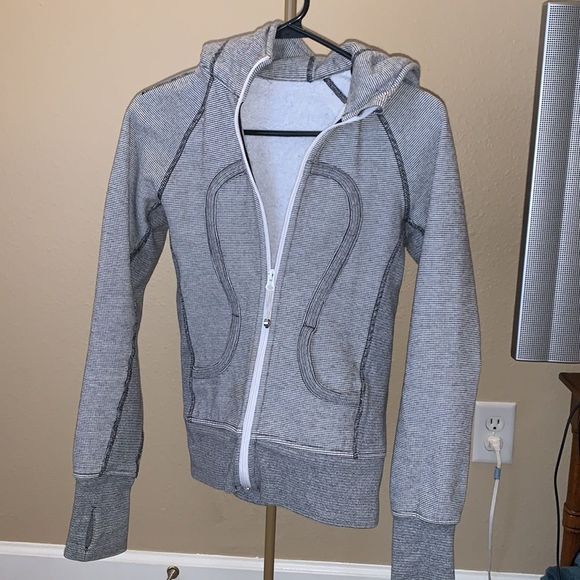 lululemon athletica Jackets & Blazers - Lululemon grey scubahoodie size 2.